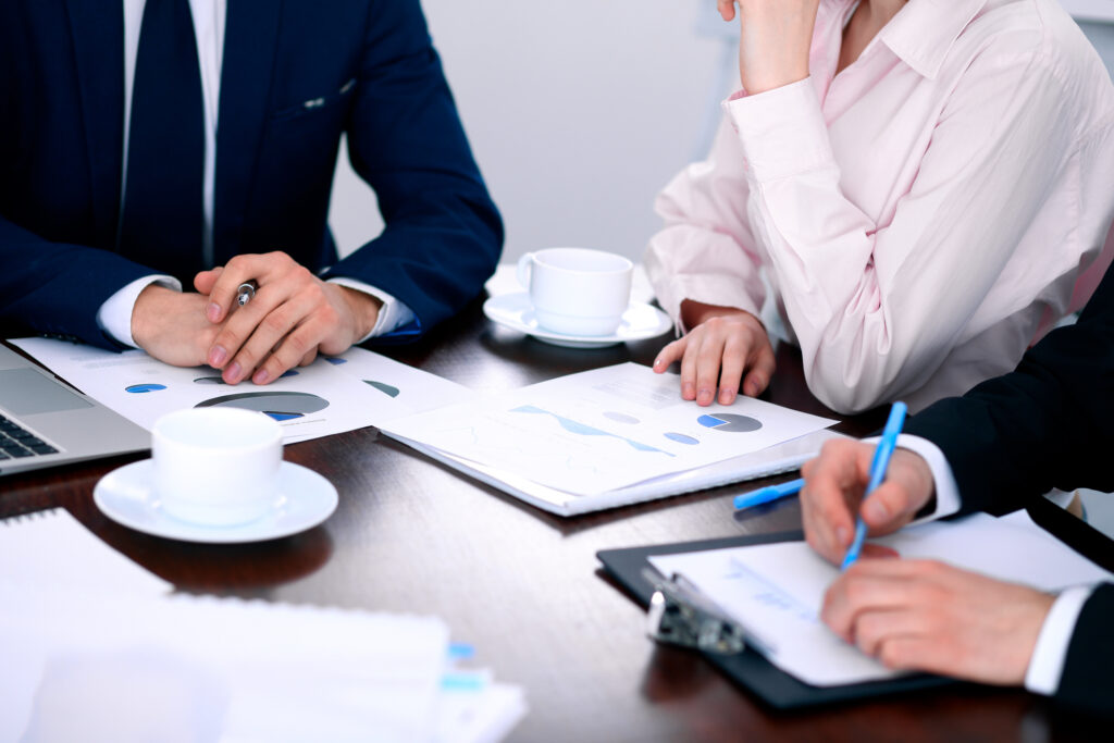 「知っています」の謙譲表現、「存じます」と「存じ上げます」の違い