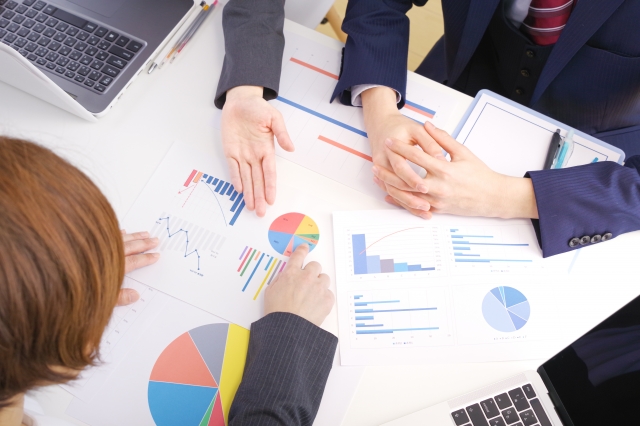 すべてを社内で完結しないための「分ける」視点